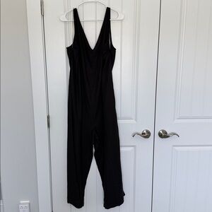 New! Ecothreads Black V-neck Wide-Leg Jumpsuit w/ pockets Sz L